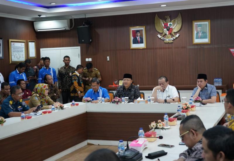 Gubernur Bengkulu dan Ketua DPD RI saat melakukan pertemuan di Pelindo II.