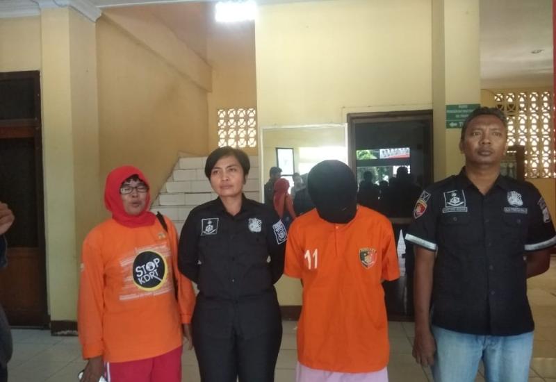 Pelaku Asep saat telah diamankan Polres Bengkulu.