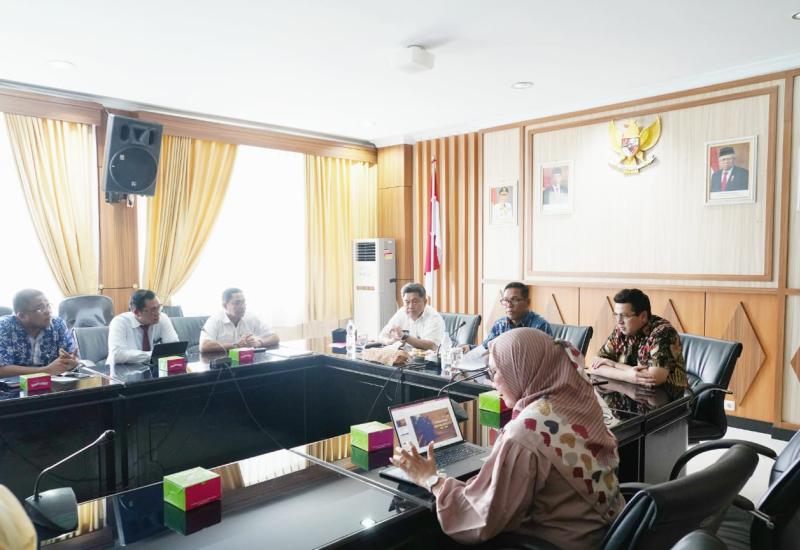 Wagub Dedy saat rapat membahas Kopi Bengkulu.