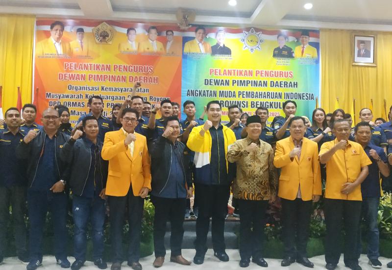 Gubernur Rohidin saat menghadiri pelantikan pengurus AMPI dan MKGR Bengkulu.