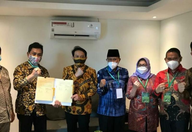 Pemkot Bengkulu Terima Hibah 100 Unit PJU TS dari Kementerian ESDM