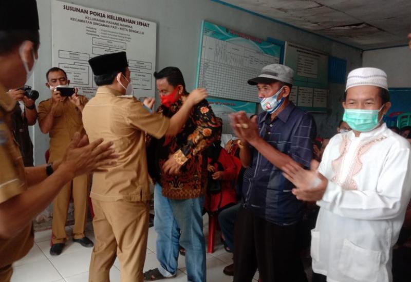 Selain Dapat Honor, Ketua RT dan RW Juga Dapat Seragam Batik