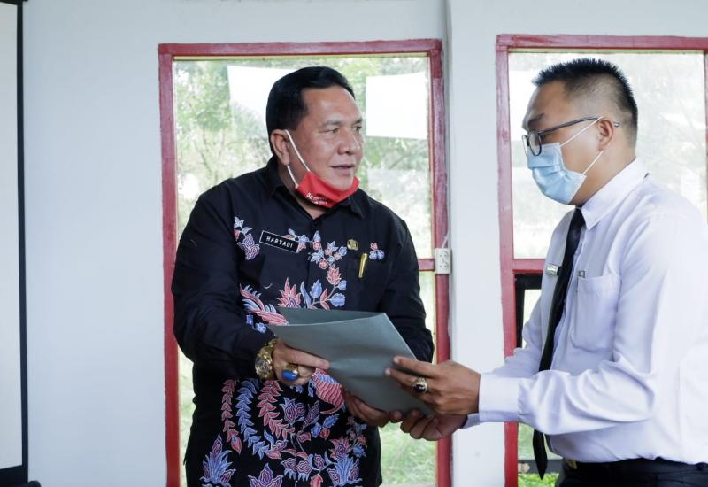 Pemkab BU Serahkan SK CPNS 2019, Ini Pesan Sekda Haryadi