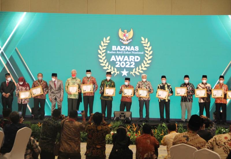 Gubernur Rohidin Terima Baznas Award 2022 sebagai Gubernur Pendukung Gerakan Cinta Zakat