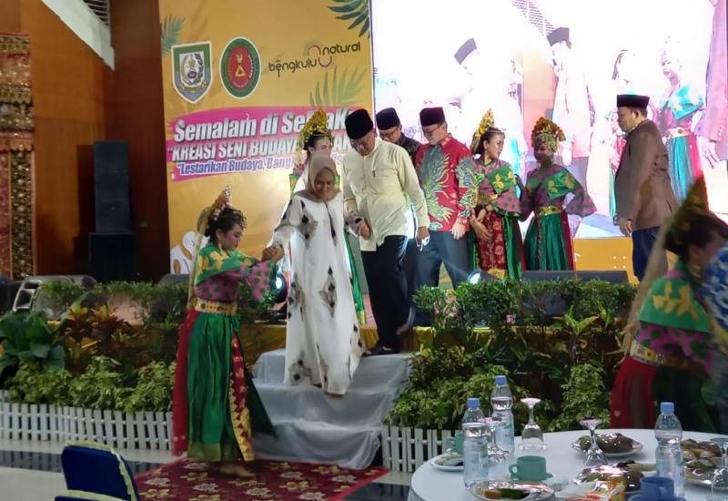 Gelaran Semalam di Semaku