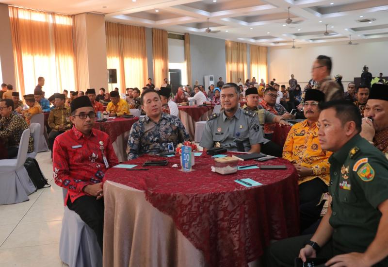 Kanwil Kementerian Hukum dan HAM (Kemenkumham) Bengkulu mengikuti Musyawarah Perencanaan Pembangunan (Musrenbang) Rencana Kerja Pembangunan Daerah (RKPD) Provinsi Bengkulu Tahun 2025. Acara tersebut diselenggarakan oleh Pemerintah Provinsi Bengkulu melalui Badan Perencanaan, Penelitian, dan Pengembangan (Bappeda) di Hotel Grage, pada Senin (01/4/2024).  Kepala Divisi Administrasi, Achmad Brahmantyo Machmud, mewakili Kakanwil dalam kegiatan tersebut. Hadir juga dalam acara ini Gubernur, Unsur Forkopimda Prov