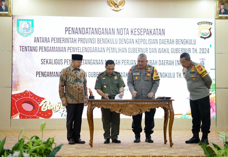 Penandatanganan Naskah Perjanjian Hibah Daerah (NPHD) dalam rangka dukungan anggaran pengamanan penyelenggaraan Pilkada Gubernur dan Wakil Gubernur Bengkulu tahun 2024.  Hal ini ditandatangani oleh Gubernur Rohidin Mersyah dan Kapolda Bengkulu Irjen Pol. Armed Wijaya di Balai Raya Semarak pada Selasa (30/4/2024).  "Kita baru saja mengikuti penandatanganan NPHD terkait hibah anggaran pengamanan Pilkada Gubernur dan Wakil Guberur yang akan dilaksanakan pada 27 November mendatang. Lalu, secara nasional juga ak