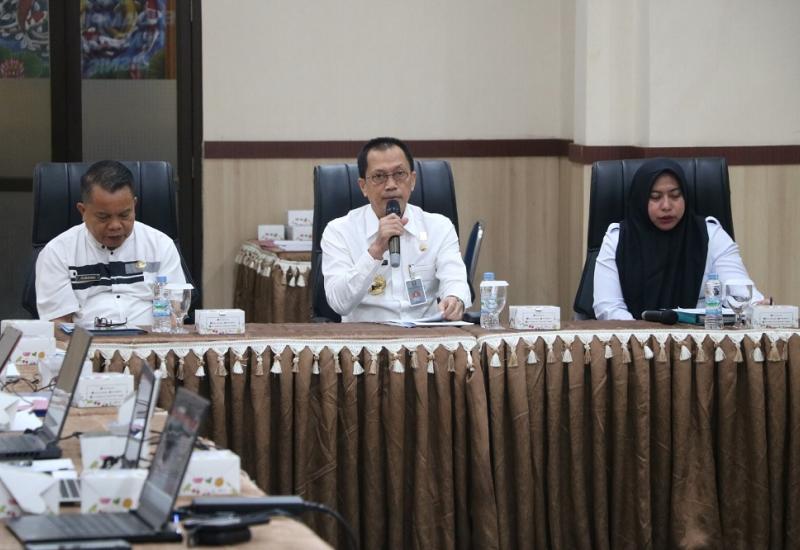 Bengkulu, (11/09/2024) – Kepala Kantor Wilayah Kementerian Hukum dan HAM Bengkulu, Santosa, secara resmi membuka kegiatan Pemantauan Strategi Nasional Bisnis dan Hak Asasi Manusia (Stranas Bisnis dan HAM) yang dilaksanakan di Bengkulu pada hari ini, Rabu, 11 September 2024. Kegiatan tersebut dihadiri oleh berbagai pihak terkait, termasuk Kepala Bidang HAM, Afrilinda, pejabat administrator dan pengawas di lingkungan Kemenkumham Bengkulu, perwakilan Biro Hukum Provinsi Bengkulu, serta anggota Gugus Tugas Daer