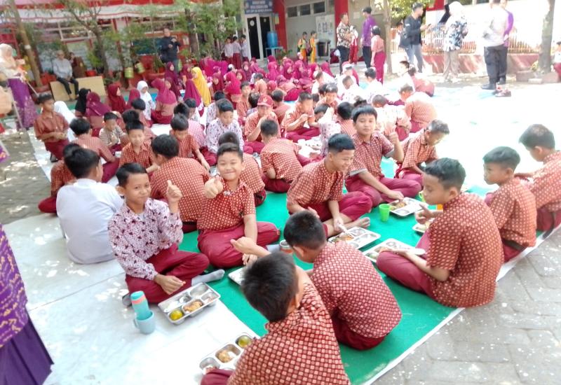 Uji Coba Dapur Sekolah di Makassar Buktikan Efektif Tanpa Kasus Keracunan