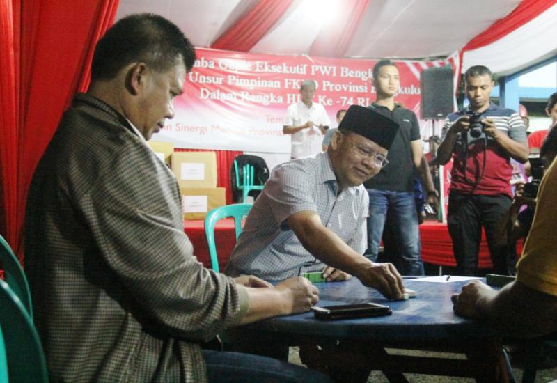 gubernur maen gaplek