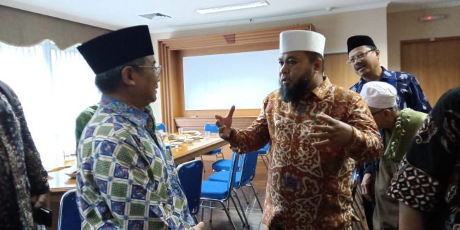 Walikota Helmi Hasan saat bertemu dengan Rektor UAI.