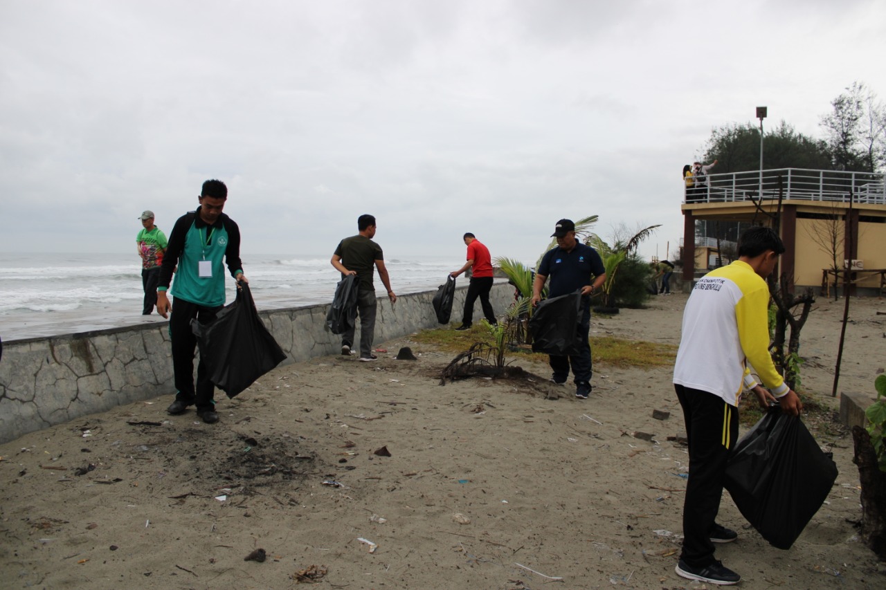 Aksi bersih pantai.