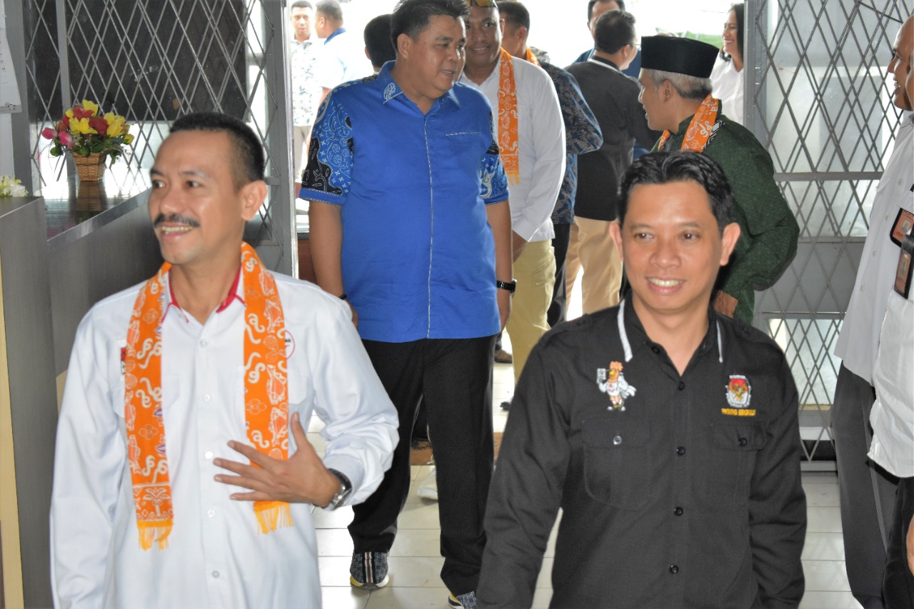Ketua KPU Provinsi Bengkulu bersama Ketua KPU Provinsi Maluku.