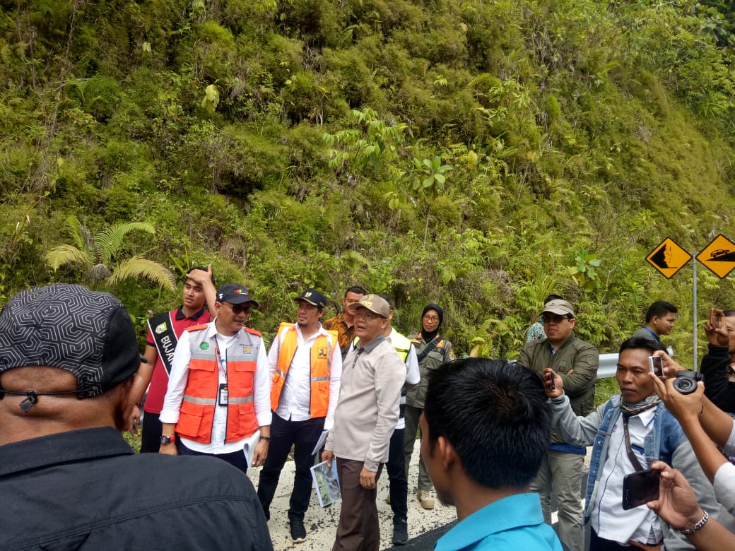 Gubernur Rohidin saat kunker di Bengkulu Selatan.