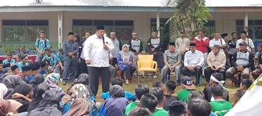 Bupati Choirul Huda saat menyampaikan kata sambutannya.