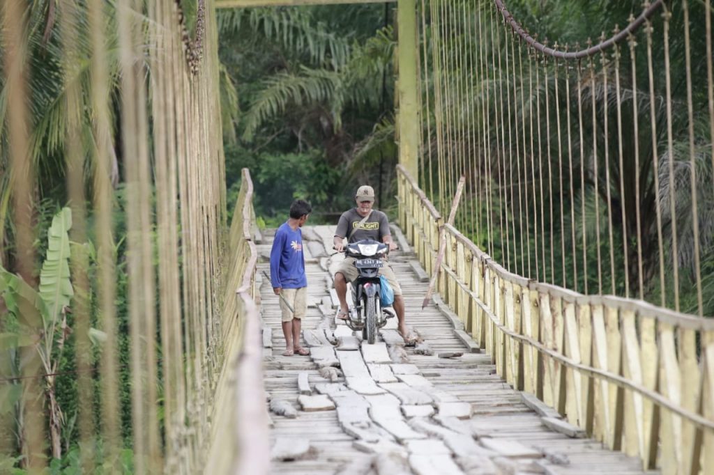 Salah satu jembatan yang akan diperbaiki.