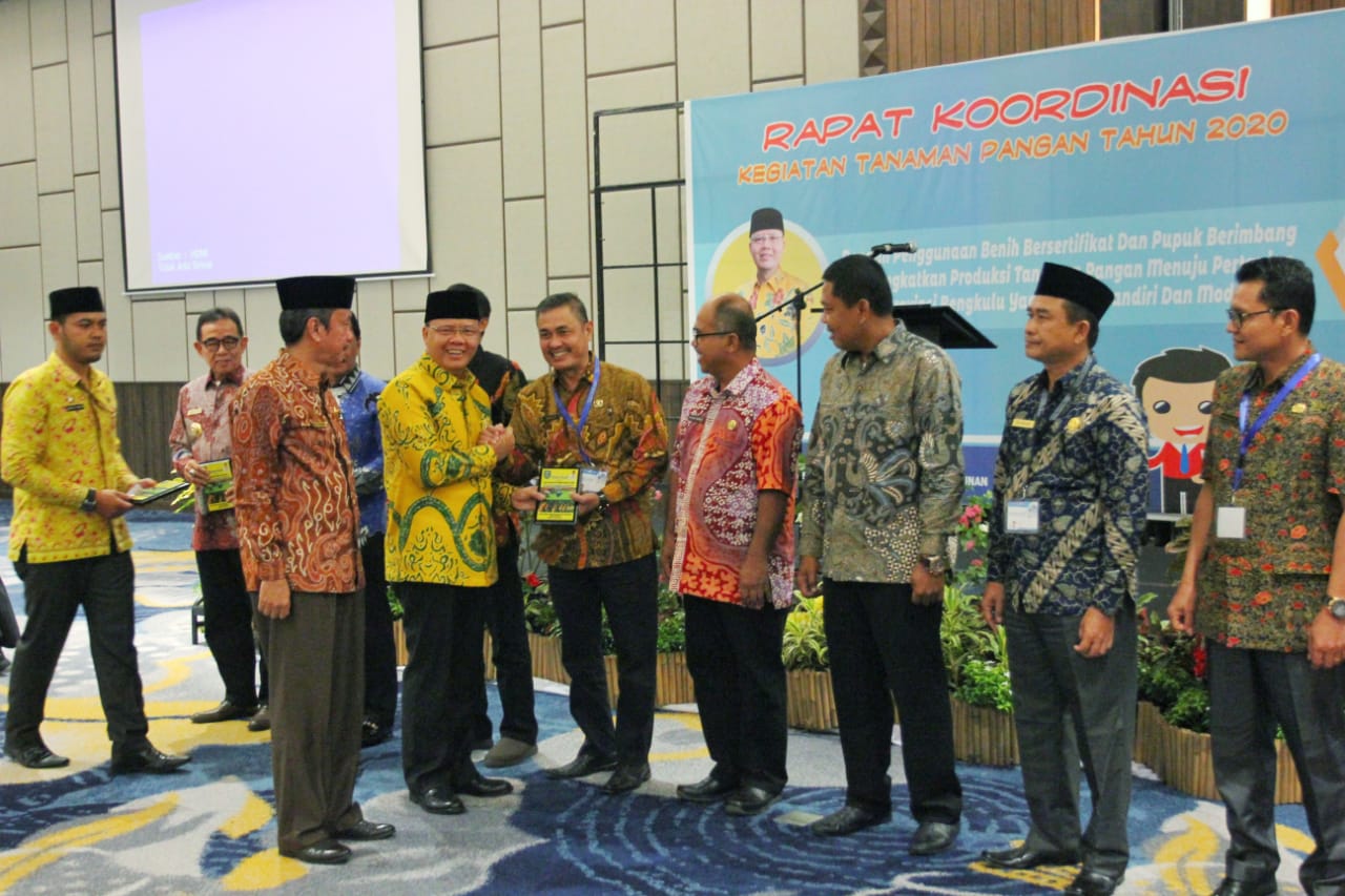 Gubernur bersama bupati/walikota se provinsi Bengkulu saat rakor.