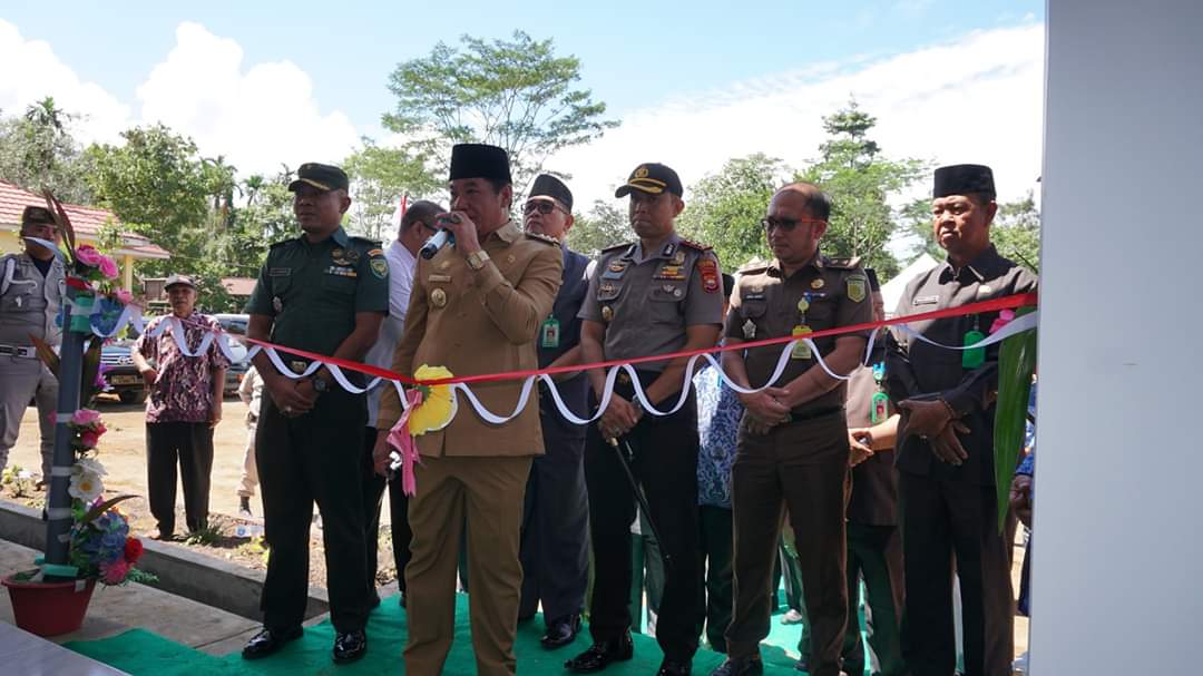 Pengguntingan pita.