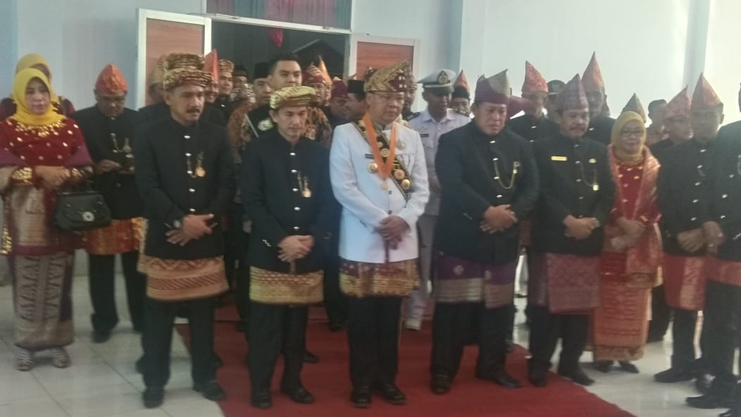 Gubernur Rohidin saat di Paripurna Istimewa HUT ke-17 Mukomuko.
