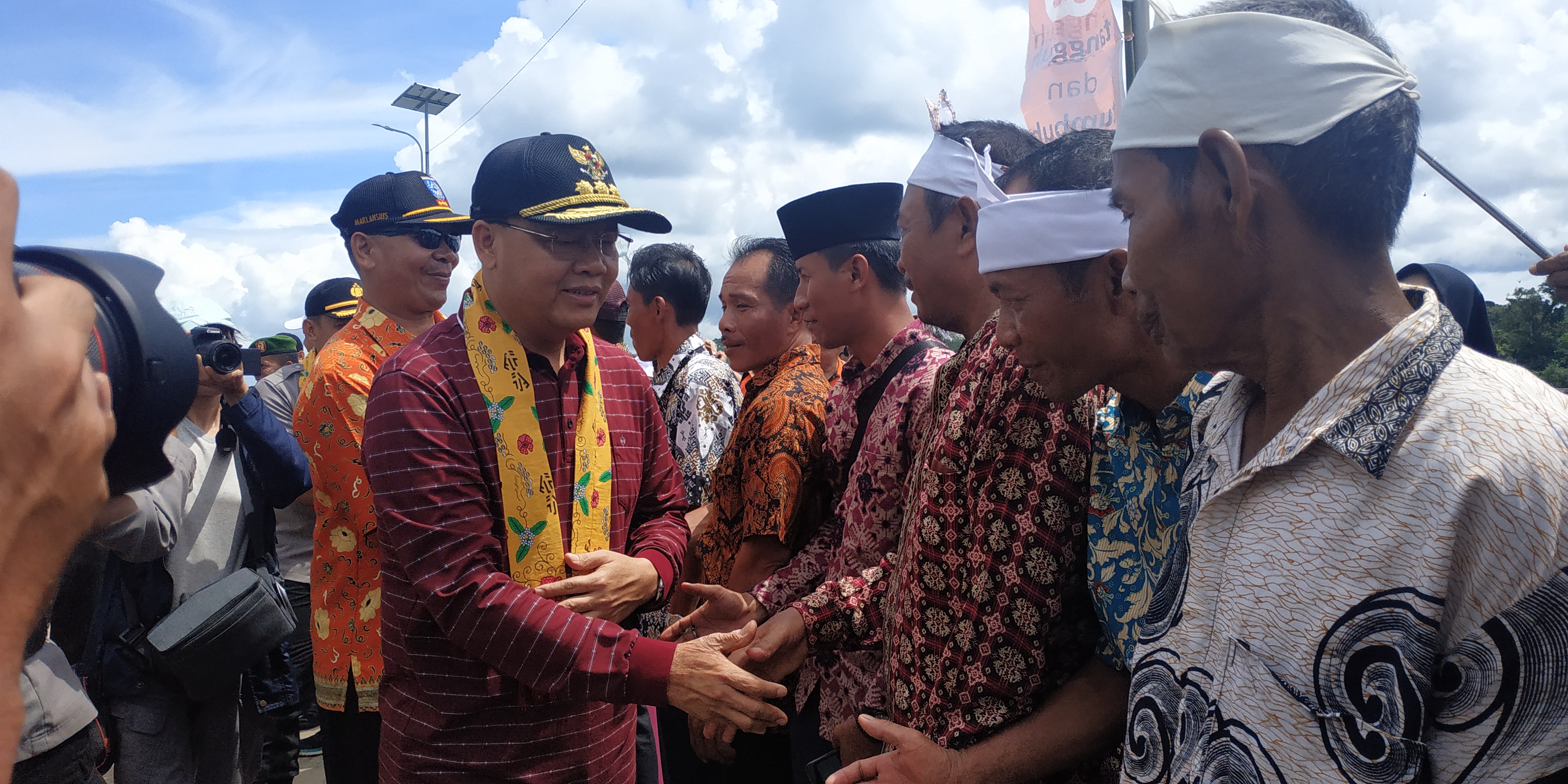 Gubernur Rohidin tuba di pelabuhan Malakoni Enggano
