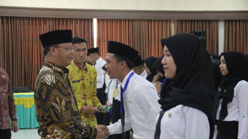 Gubernur Rohidin saat menghadiri pembukaan latsar CPNS.