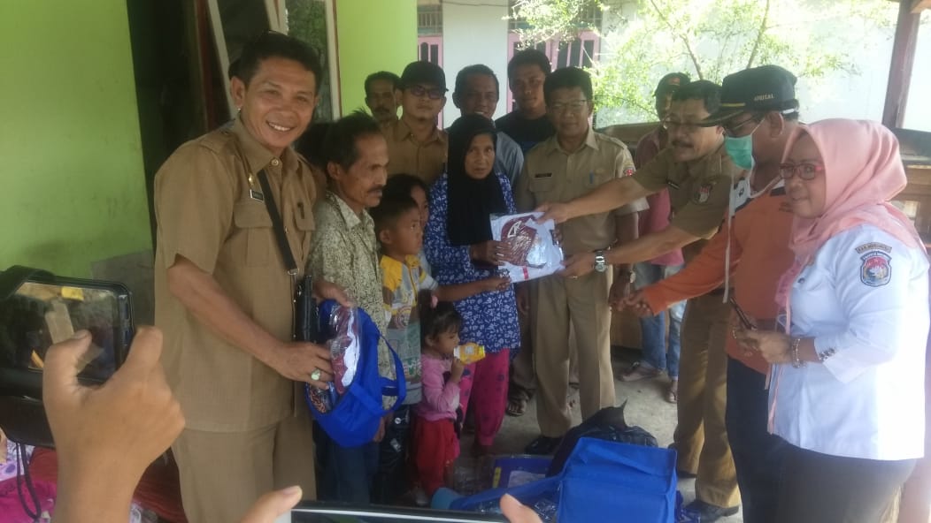 Bupati Choirul Huda Beri Bantuan Korban Kebakaran Desa Ranah Karya