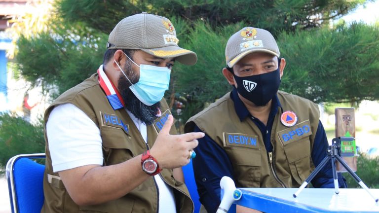 Live di Medsos, Anggota Dewan Kota Turut Kawal Pendistribusian Bantuan Rasmie