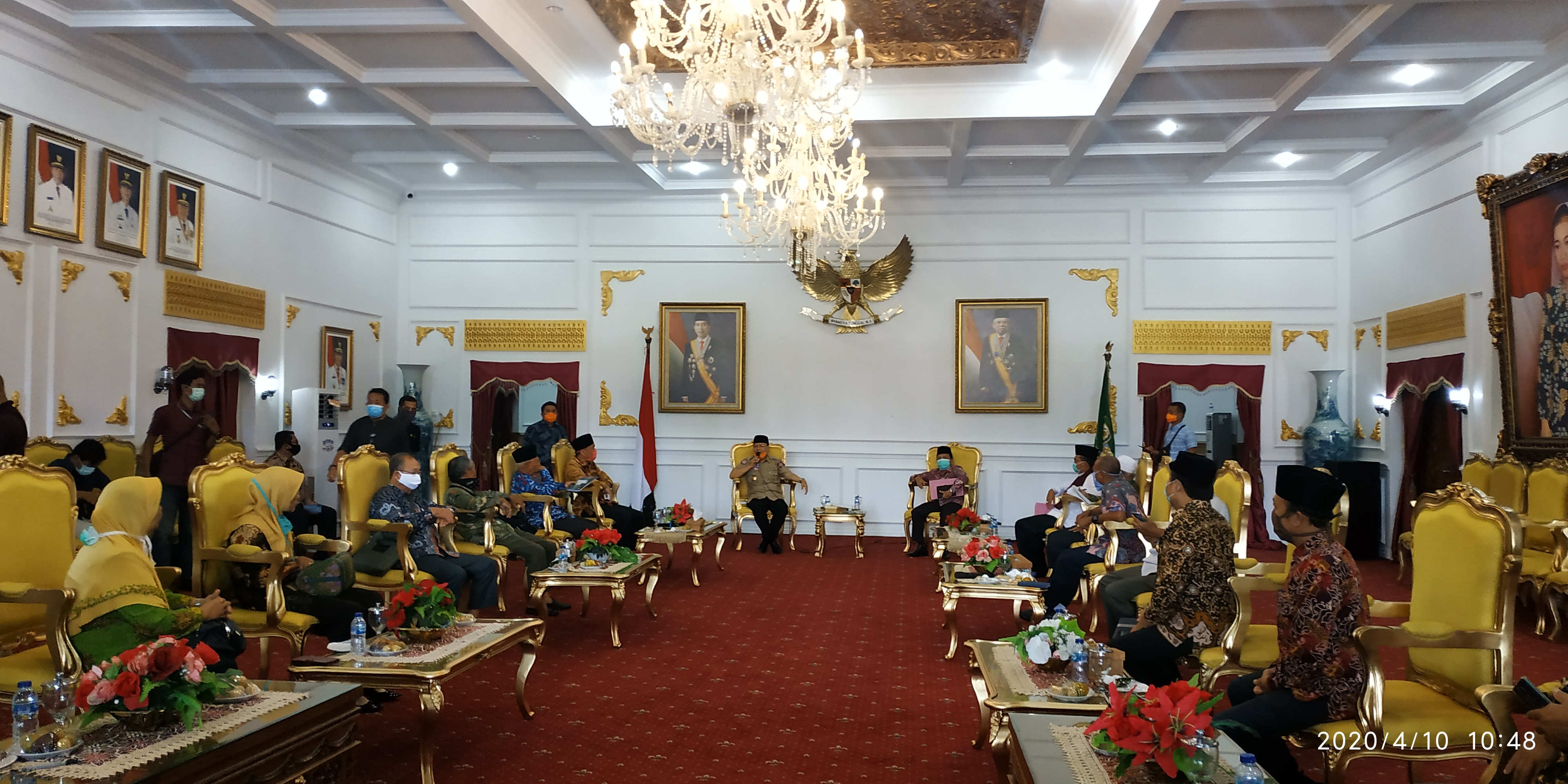 Bahas Tentang Covid-19 Bersama Tokoh Agama, Gubernur : Keluarga Boleh Ikut Pemakaman Positif Covid-19