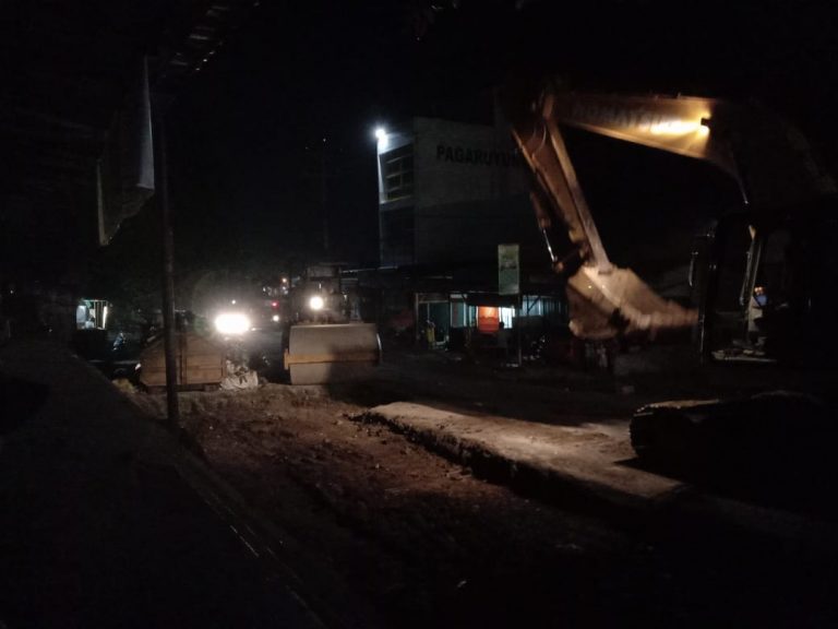 Malam Hari, PUPR Kota Muluskan Jalan Bangka