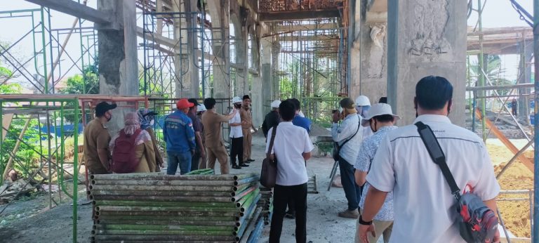 Komisi II Dewan Kota Sidak Pembangunan Alun-Alun Berendo