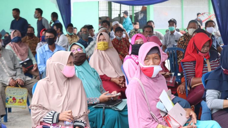 Permudah Urusan Berbagai Bidang, 302 Petani Dapat Kartu Tani