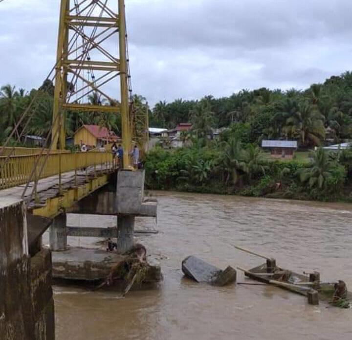 Jembatan Penghubung Dua Desa di Mukomuko Memprihatinkan