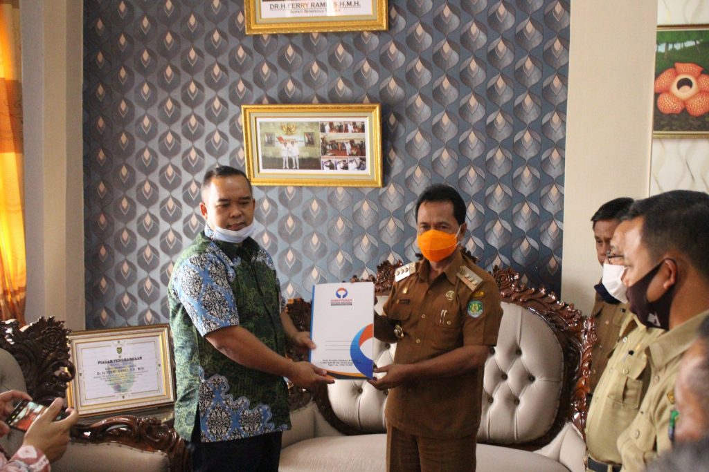 Terima Hasil Rapid Assement Ombudsman, Ini Harapan Bupati Ferry Ramli