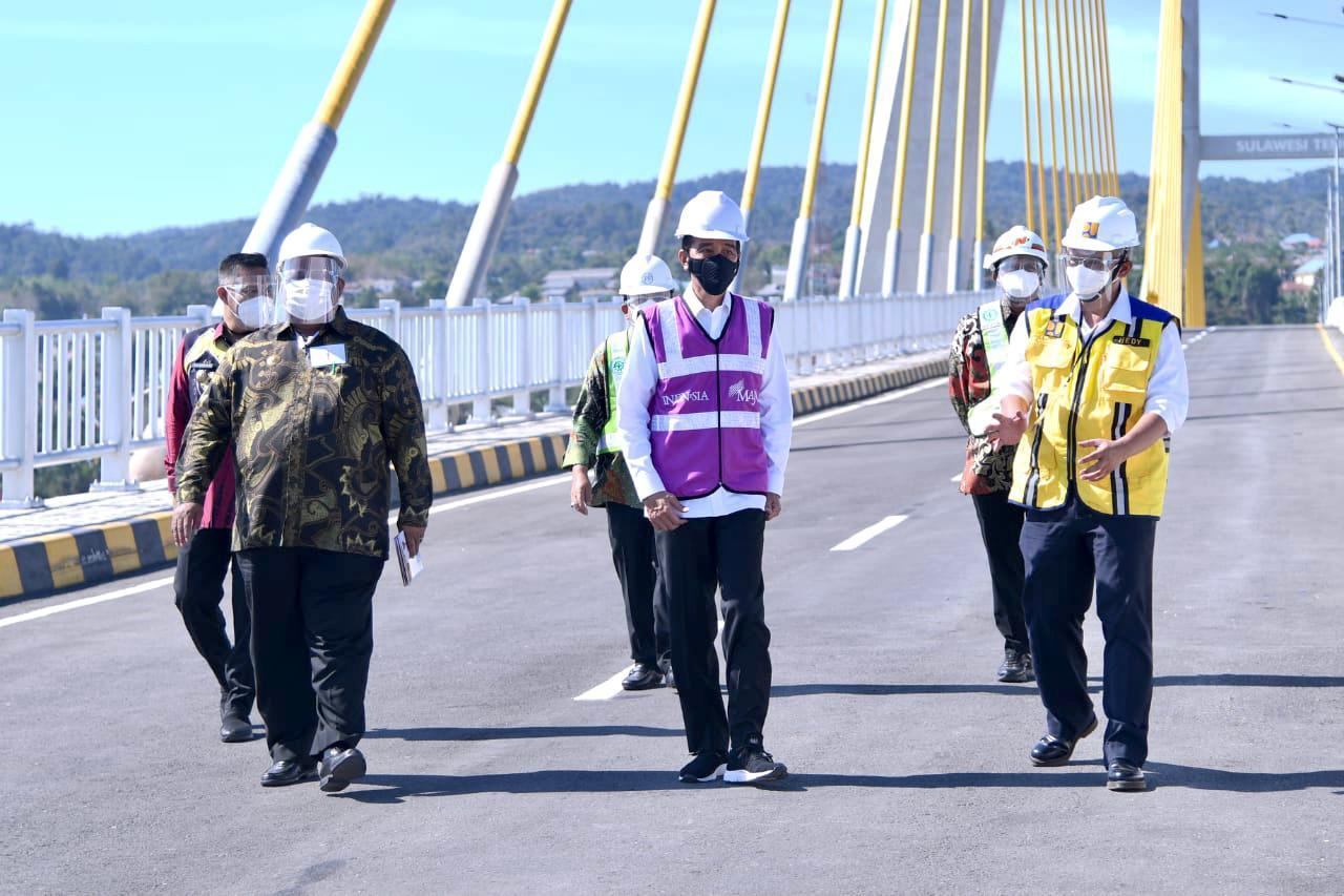 Jadi Ikon Baru, Presiden Jokowi Resmikan Jembatan Teluk Kendari