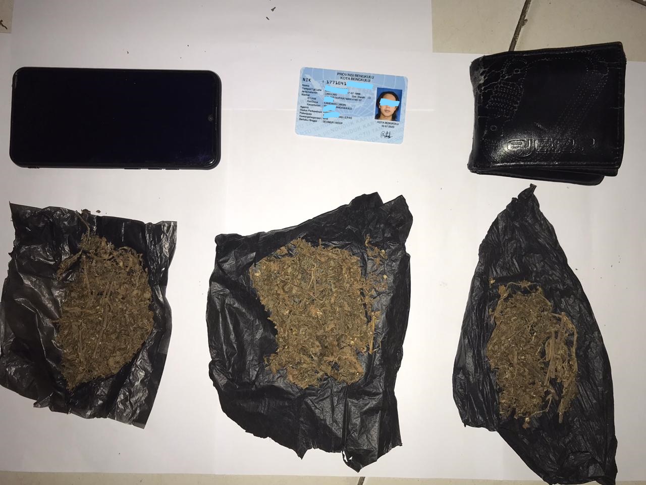 Miliki 3 Paket Ganja, Oknum Satpam Diamankan Polisi