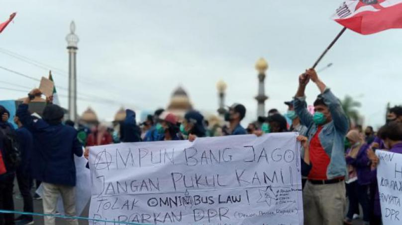 Geruduk Gedung DPRD Provinsi, Ini Empat Tuntutan Ribuan Demonstran Tolak Omlibus Law