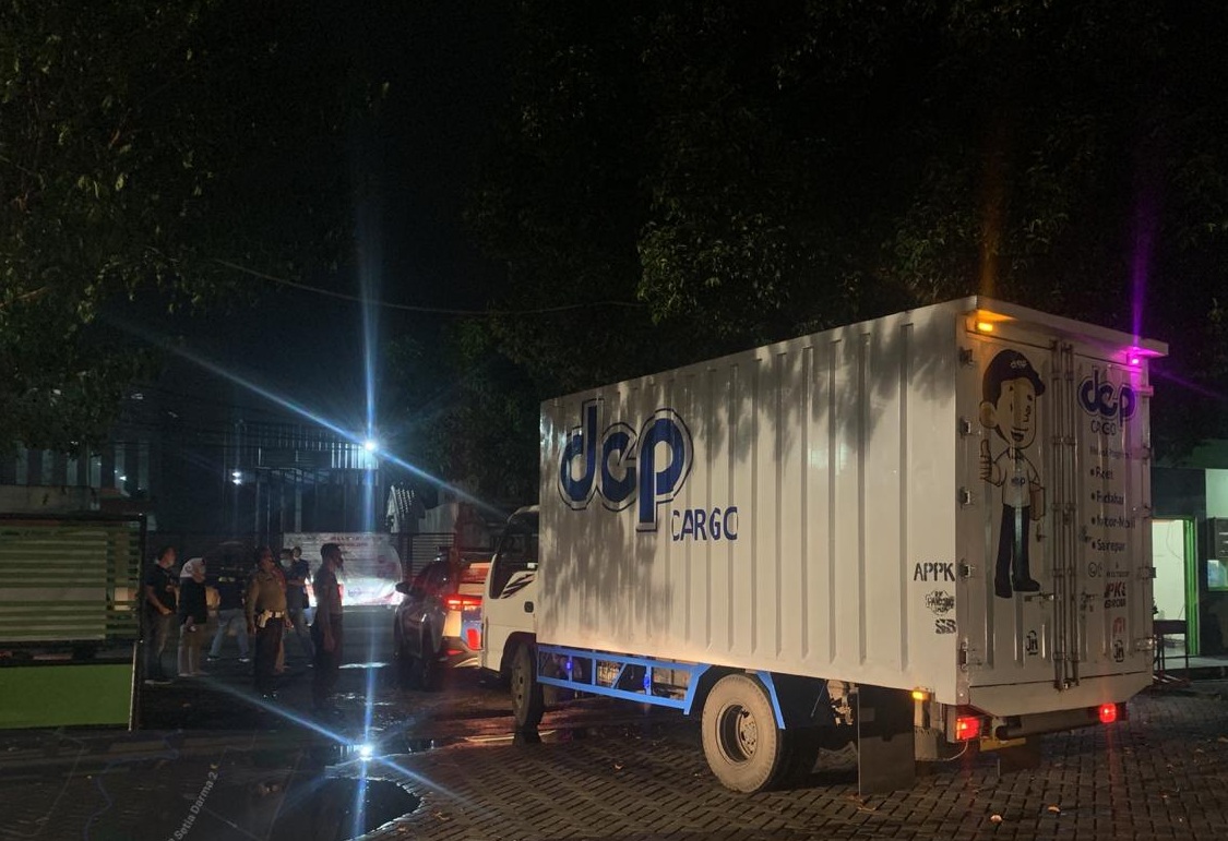 Personel TNI - Polri Kawal Langsung Pendistribusian Surat Suara ke 4 Kabupaten