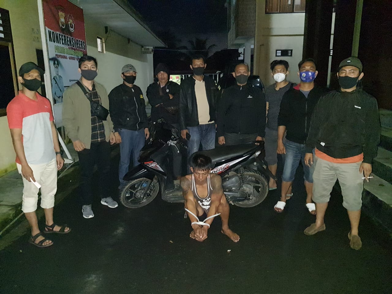 Spesialis Curanmor Tertunduk Lesu Usai Ditangkap Polisi