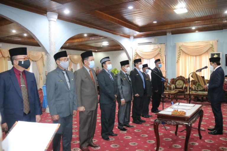 8 Pejabat Aselon  II Dilantik, Wawali : Dukung Semua Program, Bukan Menjelekkan Pimpinan
