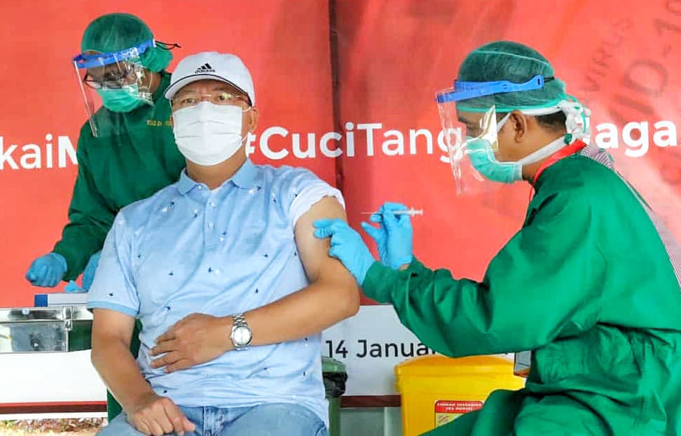 Berselang Dua Minggu, Gubernur Rohidin Kembali Divaksin Sinovac