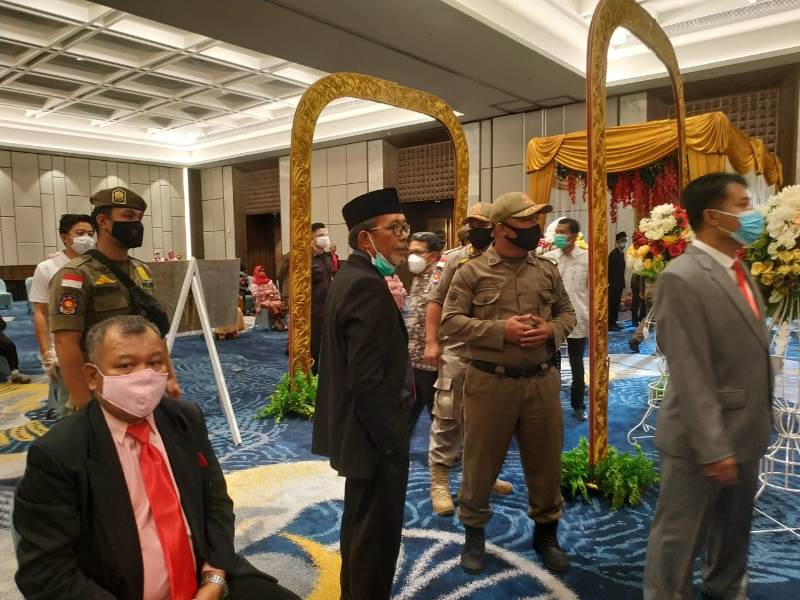 Masih Dilarang Walikota, Sesda Kota Terciduk Hadiri Pesta Pernikahan di Hotel Berbintang