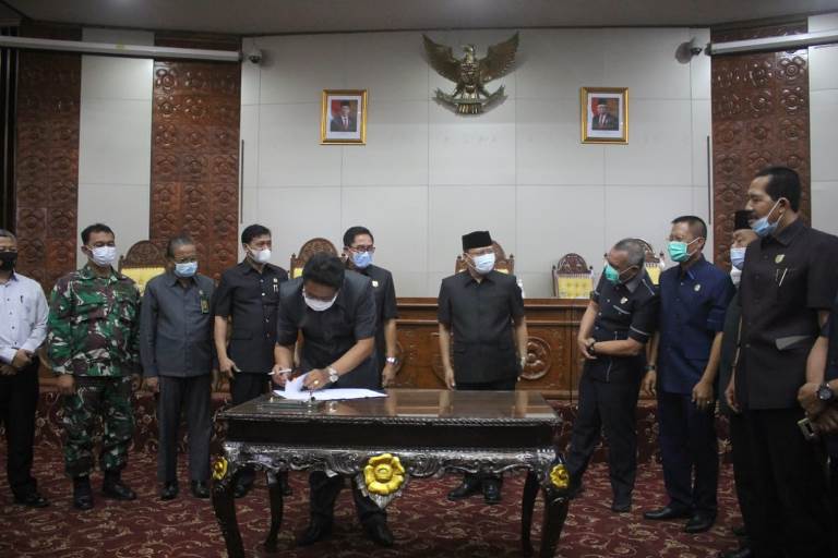 Penandatanganan Berita Acara Berakhirnya masa jabatan Gubernur dan Wakil Gubernur Bengkulu periode 2016-2021/MC Provinsi Bengkulu
