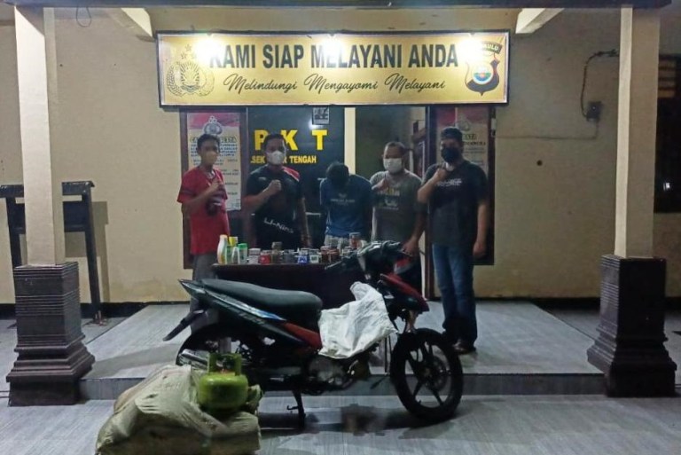 Hukum