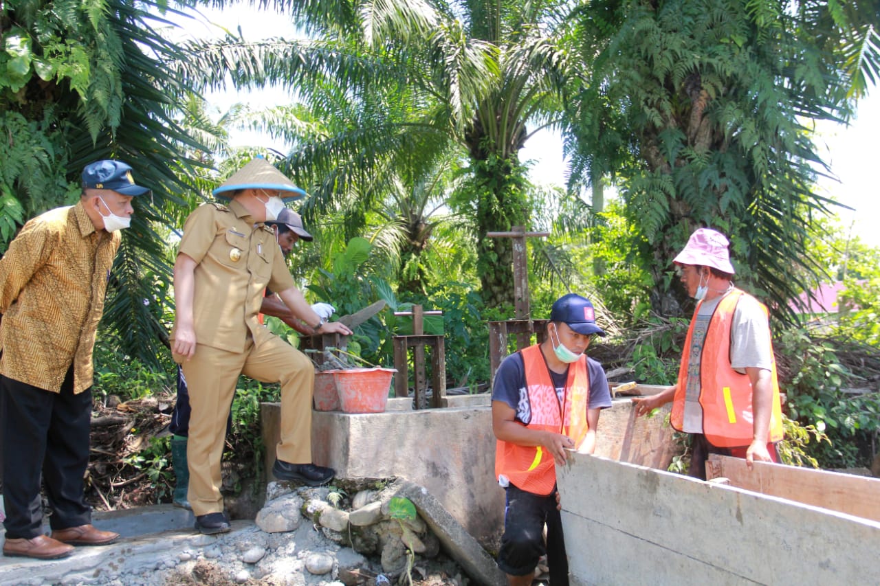 Tinjau padat karya