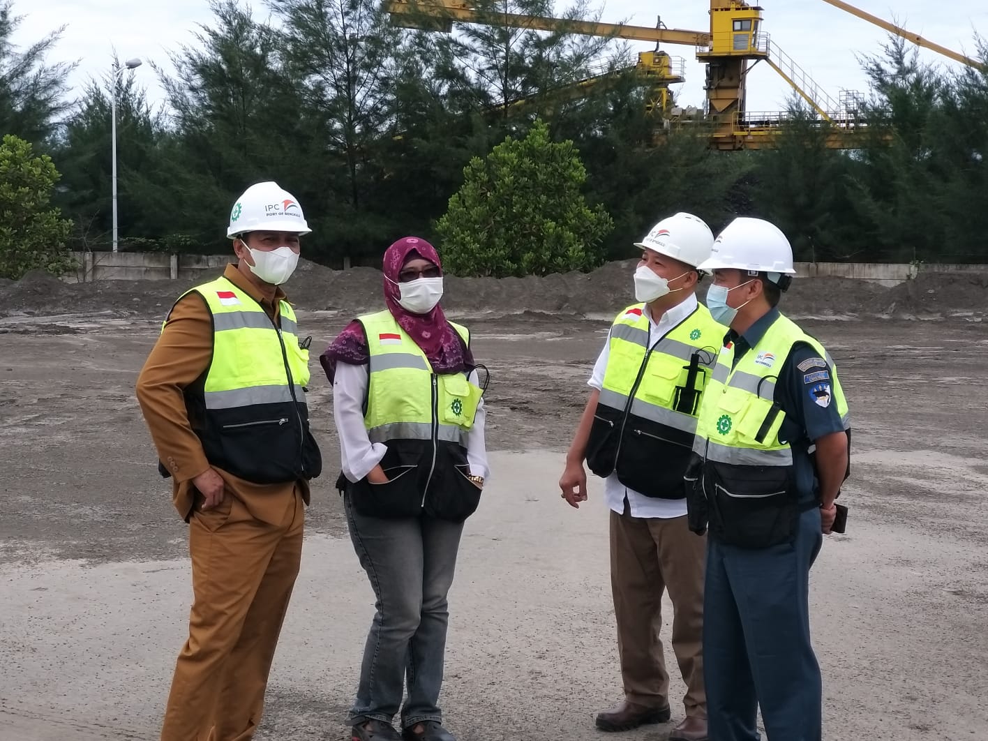 Tinjau pengerukan pelabuhan