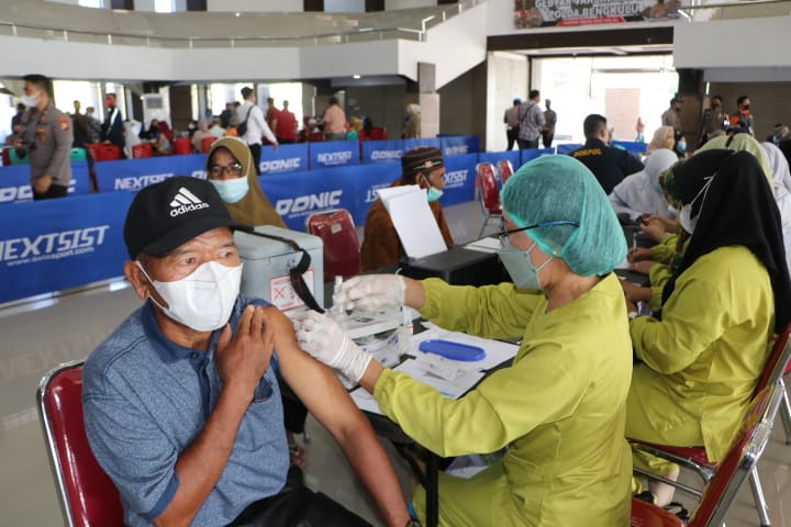 Percepat Pencapaian Target Vaksin, Polda Bengkulu Kembali Gelar Vaksinasi Massal
