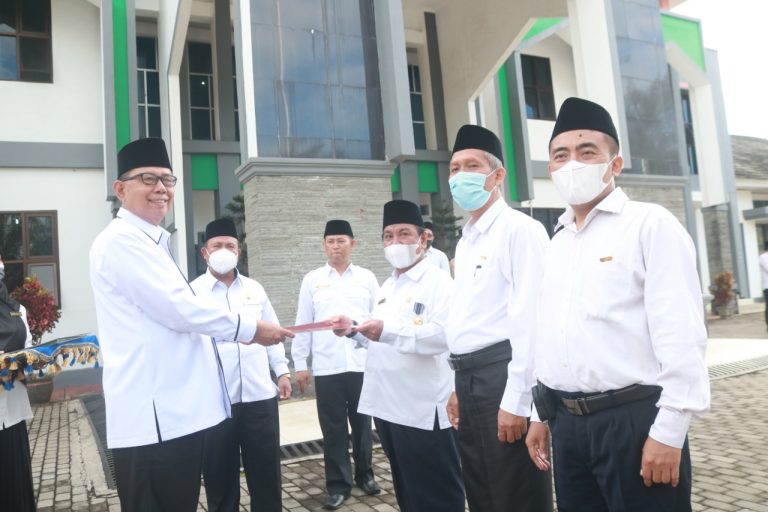 Pemberian penghargaan