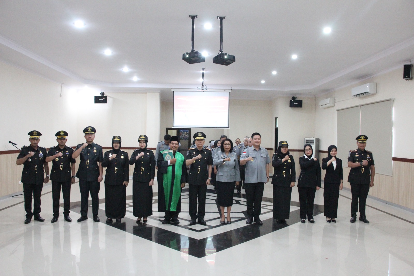 Santosa Lantik Pejabat dan Notaris Pengganti, Ingatkan Pentingnya Integritas dan Loyalitas dalam Pelayanan Publik