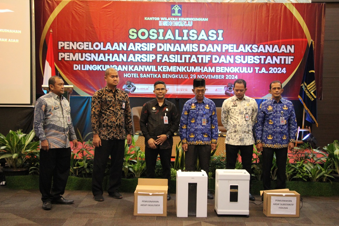 Kantor Wilayah Kementerian Hukum dan Hak Asasi Manusia  Bengkulu menggelar kegiatan Sosialisasi Pengelolaan Arsip Dinamis dan Pelaksanaan Pemusnahan Arsip Fasilitatif dan Substantif. Kegiatan yang berlangsung di Ballroom Hotel Santika, Bengkulu. 