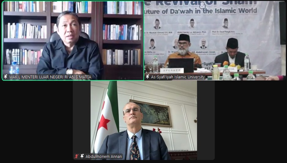 Wamenlu Anis Matta saat menjadi  narasumber dalam Seminar Internasional bertajuk 'Kebangkitan Syam dan Masa Depan Dakwah Dunia Islam yang diselenggarakan Universitas Islam As-Syafi'iyah (UIA), Jakarta, Sabtu (12/1/2025).
